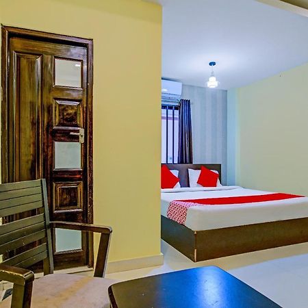 Oyo Flagship 77876 Amigo Suites Kochi Exterior photo