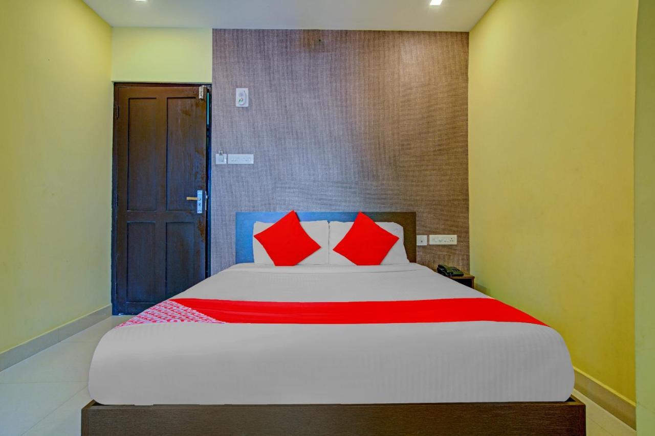 Oyo Flagship 77876 Amigo Suites Kochi Exterior photo