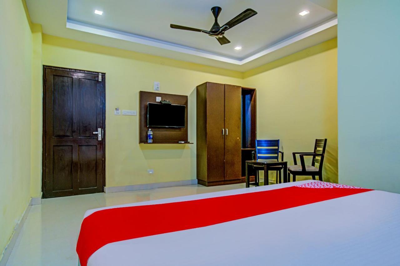 Oyo Flagship 77876 Amigo Suites Kochi Exterior photo