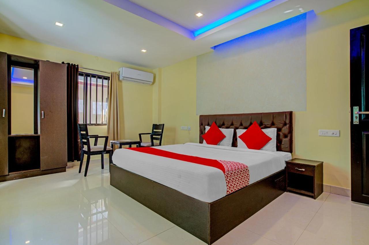 Oyo Flagship 77876 Amigo Suites Kochi Exterior photo