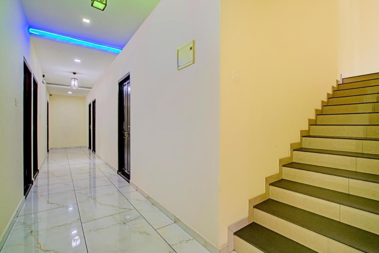 Oyo Flagship 77876 Amigo Suites Kochi Exterior photo