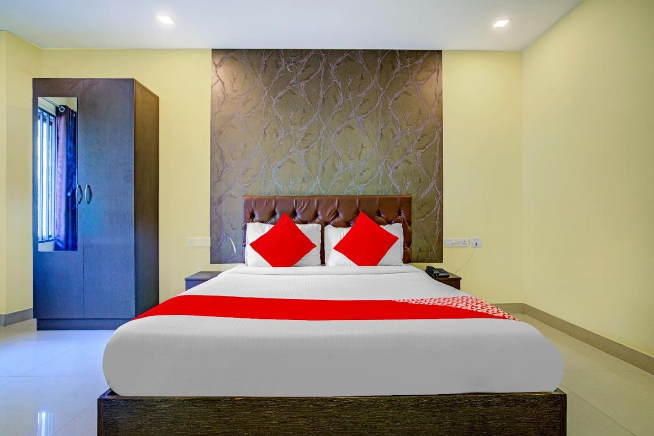 Oyo Flagship 77876 Amigo Suites Kochi Exterior photo